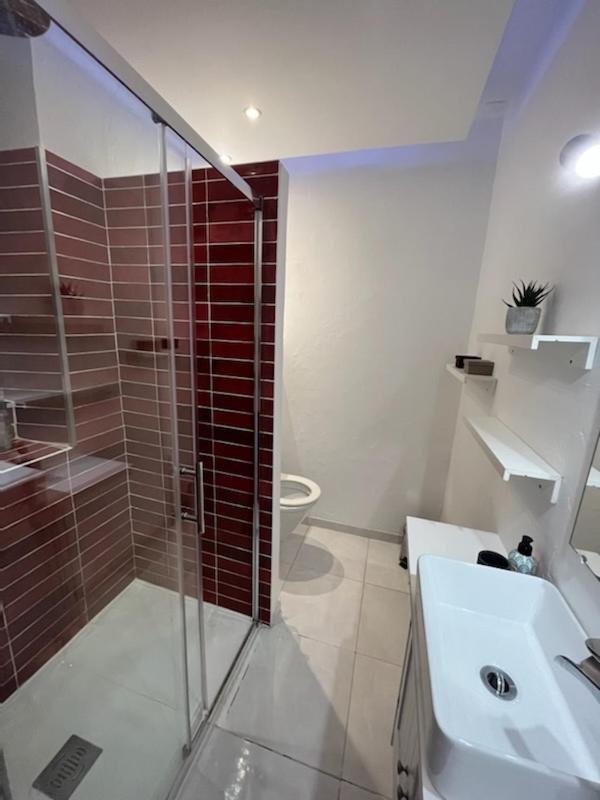 L'Appartement - Chambre Avec Salle De Bains Et Wc Dans Une Galerie D'Art Montbeliard Luaran gambar